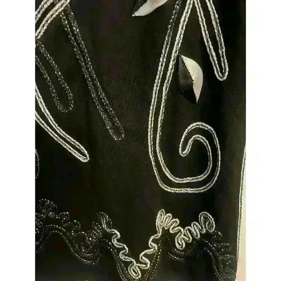 Lauren Michelle Black Embroidered Sleeveless Career Blouse, size XL - Picture 4 of 5